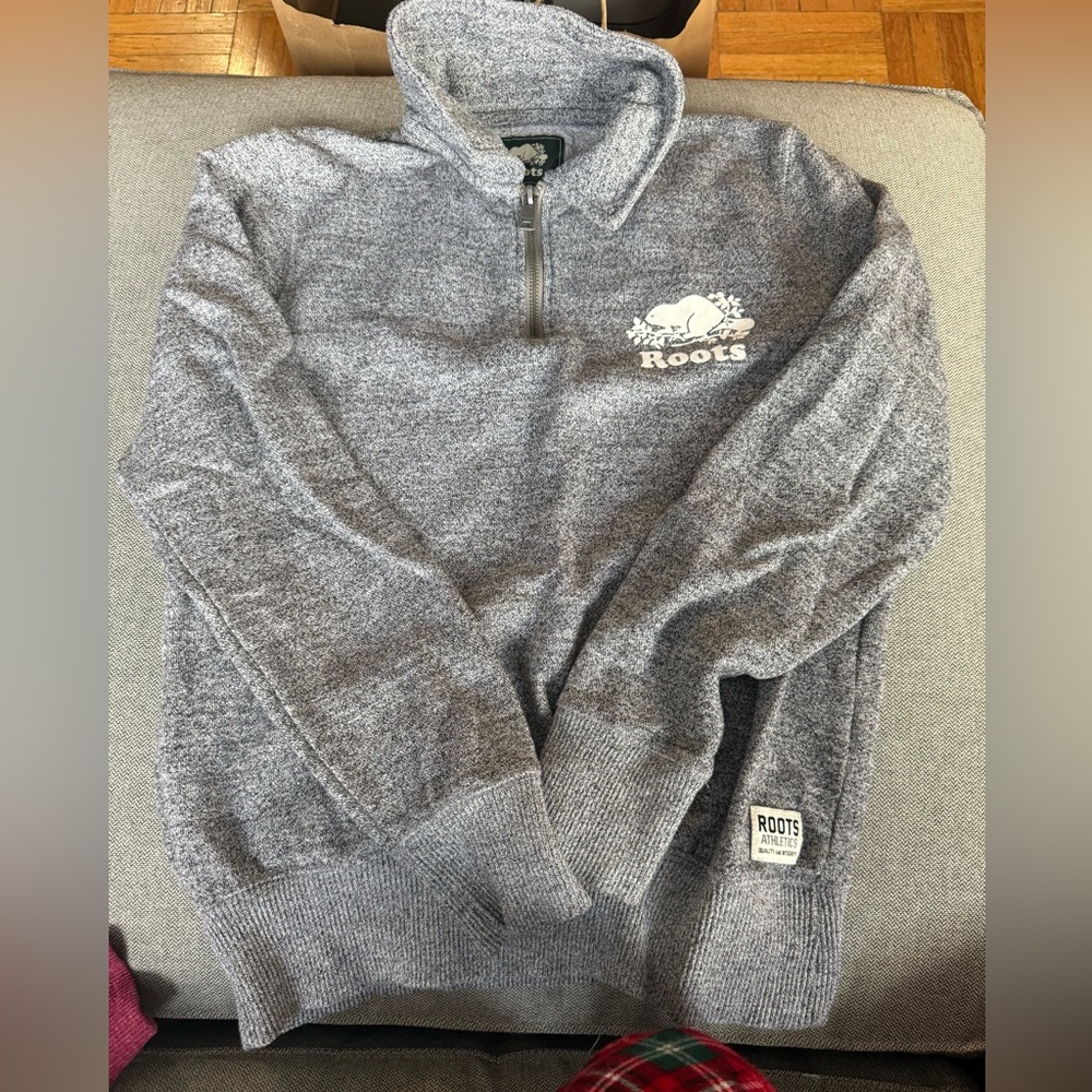 Roots Women’s Heather Gray Zip-Up Sweater